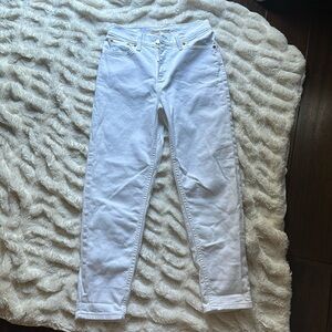 White Levi’s Mom Jean